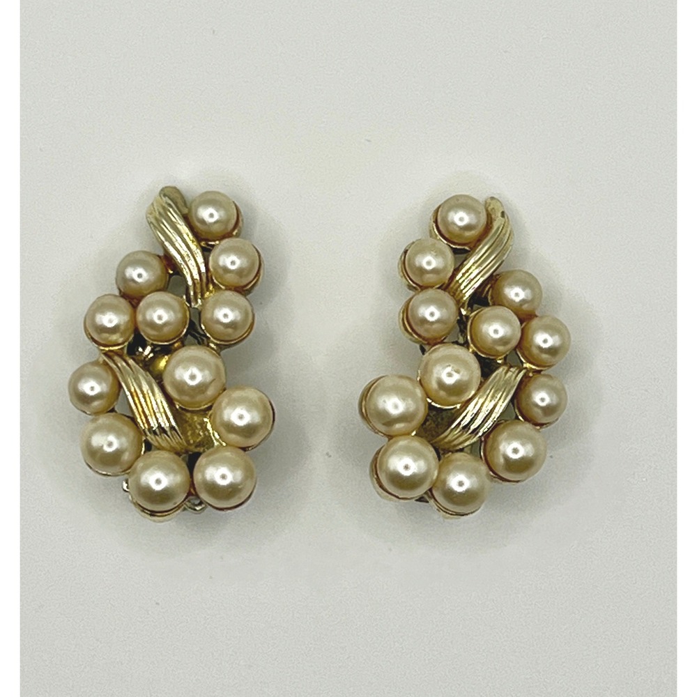 Claudette Faux Pearl Clip On Earrings Womens OS Gold Cream Excellent Vintage